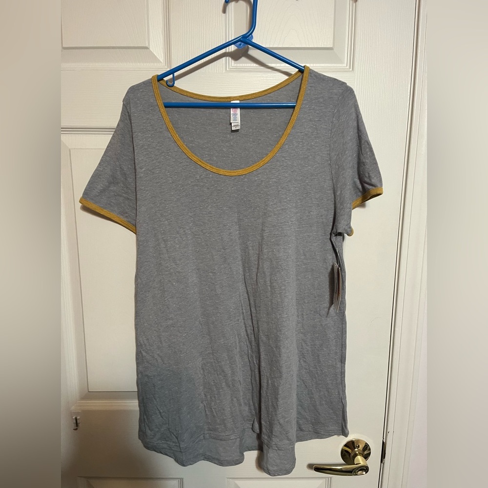 Lularoe NWT t-shirt